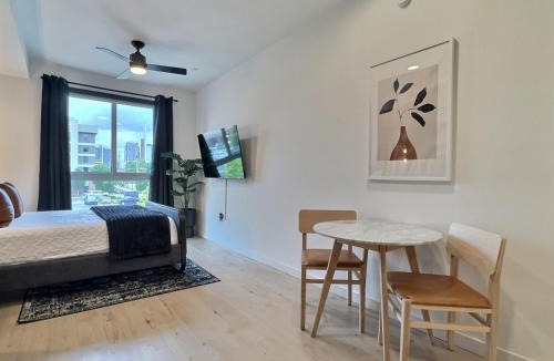 Five Points South Apartment | Railroad Park Reset, Modern Space