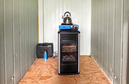 Ashford Cottage | Railway Carriage - UK49911