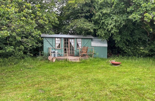 Ashford Cottage | Railway Carriage - UK49911