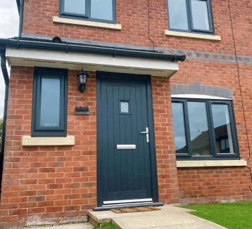 Warrington House | Railway House - Central Warrington - Sleeps 6