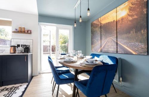 Warrington House | Railway House - Central Warrington - Sleeps 6