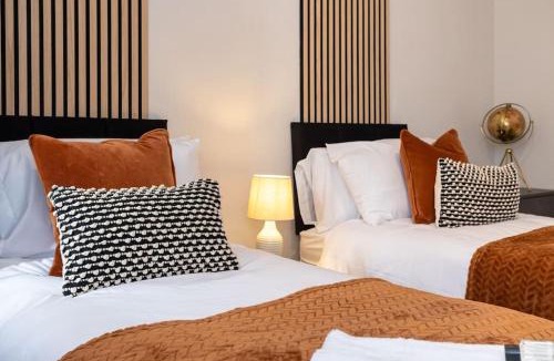 Warrington House | Railway House - Central Warrington - Sleeps 6