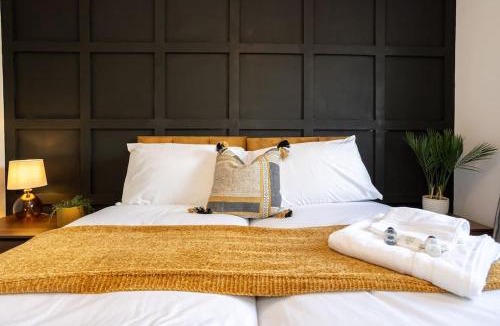 Warrington House | Railway House - Central Warrington - Sleeps 6