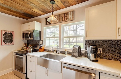 Waxahachie House | Railway Retreat Station Stay- Sleeps 9 FIFA World Cup 30 mi away