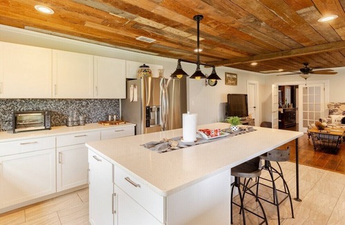 Waxahachie House | Railway Retreat Station Stay- Sleeps 9 FIFA World Cup 30 mi away
