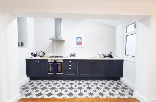 Splott House | Railway Street by Switchback Stays