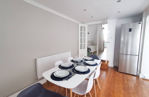 Splott House | Railway Street by Switchback Stays