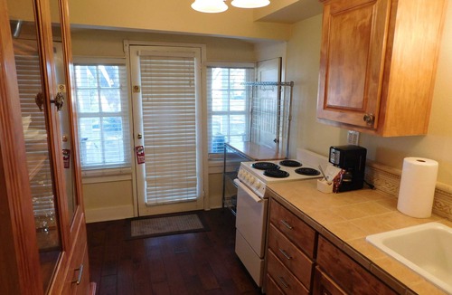 Rockdale Hotel | Rainbow Courts Motel