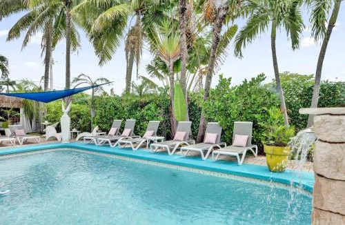 Coral Heights Apartment | Rainbow Falls 2 Stay for 2