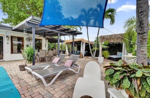 Coral Heights Apartment | Rainbow Falls 2 Stay for 2