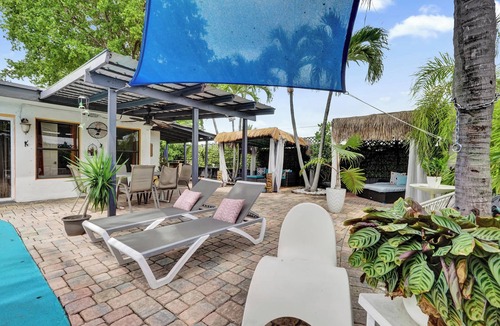 Coral Heights Apartment | Rainbow Falls 2 Stay for 2
