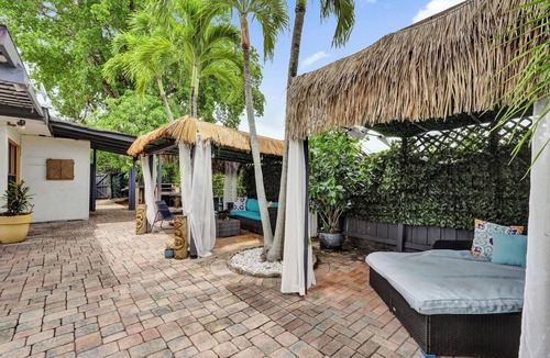 Coral Heights Apartment | Rainbow Falls 2 Stay for 2