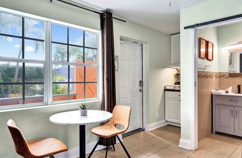 Coral Heights Apartment | Rainbow Falls 3 Stay for 2