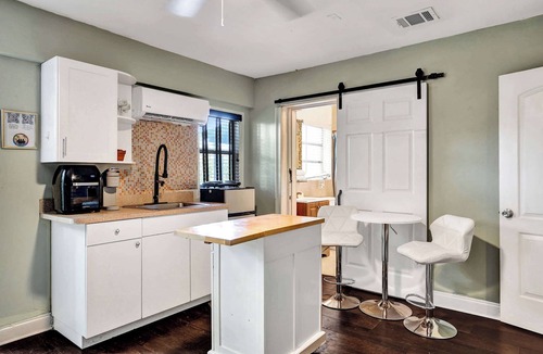 Coral Heights Apartment | Rainbow Falls 4 Stay for 2