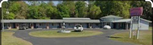 Dade City Hotel | Rainbow Fountain Motel