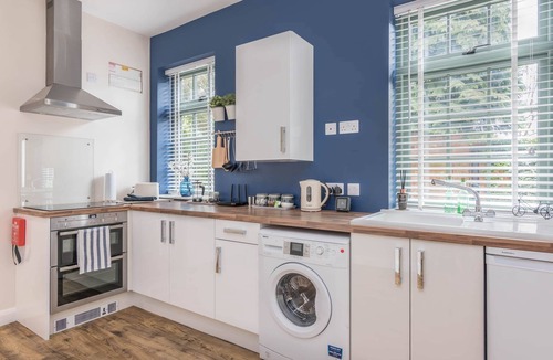 Lutterworth House | Rainbow House - Entire Place