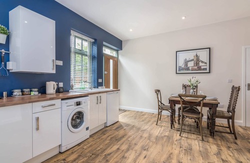 Lutterworth House | Rainbow House - Entire Place