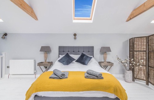 Lutterworth Apartment | Rainbow House - Entire Place