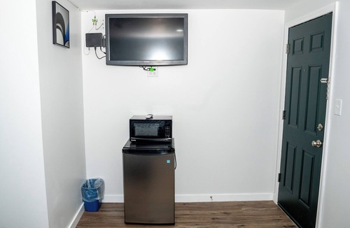 Monocacy Station Hotel | Rainbow Motel