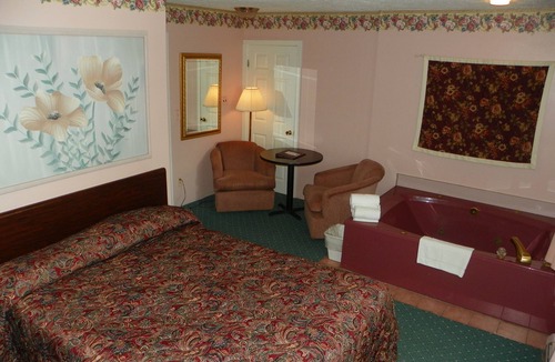 Mackinaw City Hotel | Rainbow Motel
