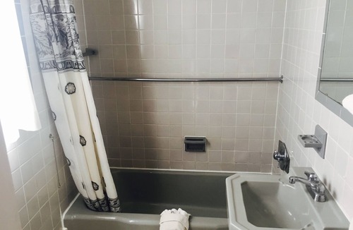 Mackinaw City Hotel | Rainbow Motel