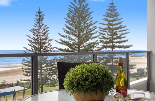 Coolangatta Apartment | Rainbow Pacific Unit 10