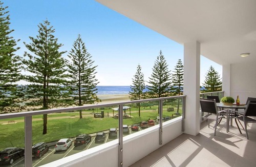 Coolangatta Apartment | Rainbow Pacific Unit 10
