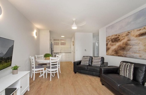 Coolangatta Apartment | Rainbow Pacific Unit 10