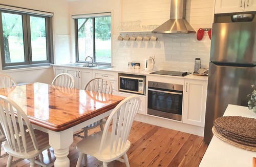 Kangaroo Valley Cabin | Rainbow Reach - beautiful golf course cabin