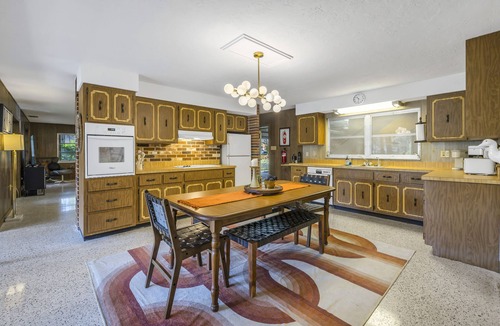 Dunnellon House | Rainbow River mid-century Estate Sleeps 20+ people and guarantees unlimited fun!
