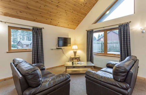 Glenisla Cabin | Rainbow Spa Plus (Pet), Dundee