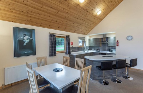 Glenisla Cabin | Rainbow Spa Plus (Pet), Dundee