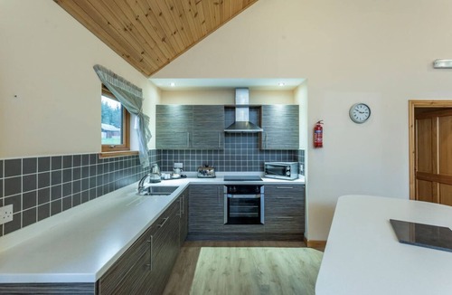 Glenisla Cabin | Rainbow Spa Plus (Pet), Dundee