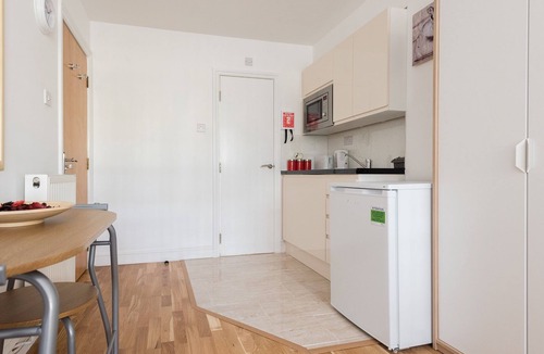 Canary Wharf Apartment | Rainbow Studio Canary Wharf