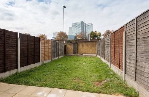 Canary Wharf Apartment | Rainbow Studio Canary Wharf