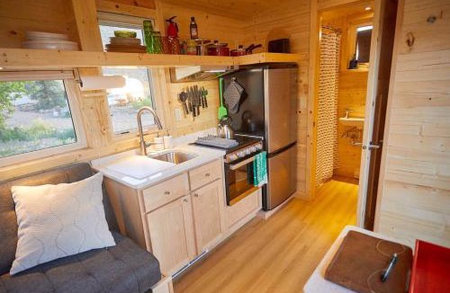 Arroyo Hondo House | Rainbow TinyHome W View & Hot Tub near Hot Springs