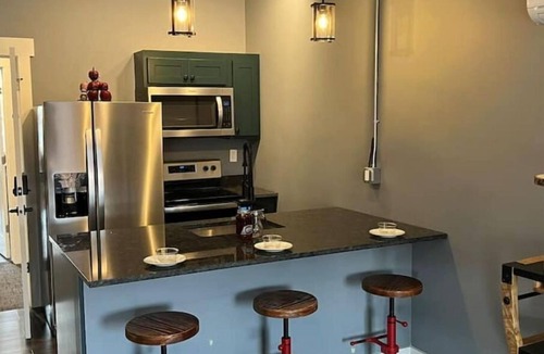 Bellefontaine Apartment | RainbowRow~ The Apple Pie Flat#2