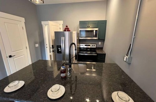 Bellefontaine Apartment | RainbowRow~ The Apple Pie Flat#2