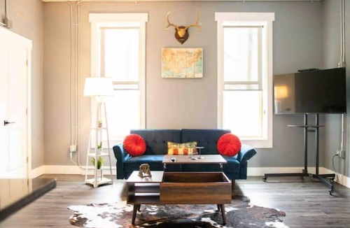 Bellefontaine Apartment | RainbowRow~ The Apple Pie Flat#2