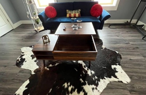 Bellefontaine Apartment | RainbowRow~ The Apple Pie Flat#2