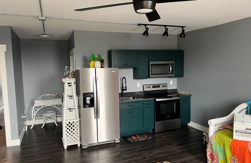 Bellefontaine Apartment | RainbowRow~The Caliente Flat