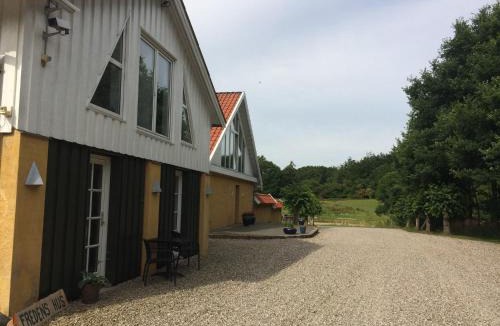 Soro Bed & Breakfast | Rainbows End B&B