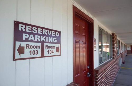Valentine Hotel | Raine Motel