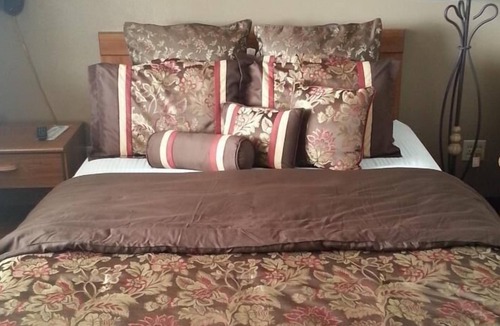 Valentine Hotel | Raine Motel