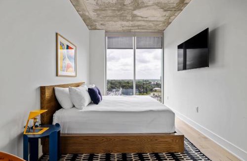 Rainey Street Historic District House | Rainey St 1BR - Heated Pool - Gym - Bar - DT ATX