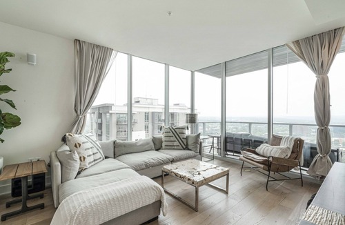 Waller Creek District House | Rainey St, Bachelorette Penthouse, Pool +Views & Walk Everywhere