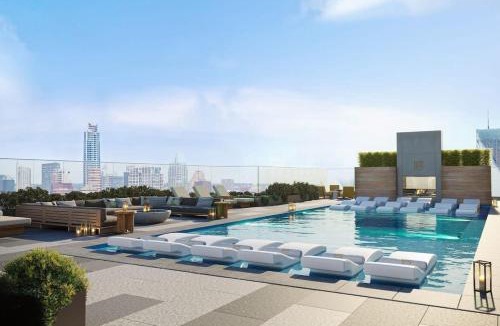 Rainey Street Historic District House | Rainey St Condo - Heated Pool - Gym - Bar - DT ATX
