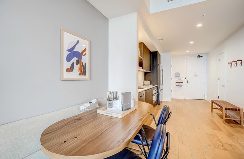 Rainey Street Historic District Condo | Rainey St. condo with balcony, rooftop pool, fitness center and coffee shop