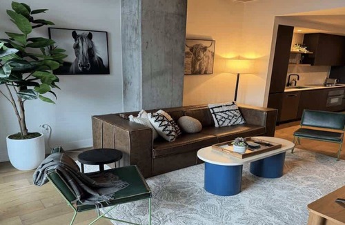 Rainey Street Historic District Apartment | Rainey St LuxuryCondo w/Balcony