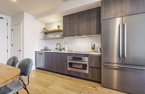 Rainey Street Historic District Apartment | Rainey street 31st floor lake view balcony, king bed, rooftop pool, gym, coffee